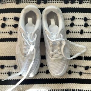 White Nike Zoom 6.5.